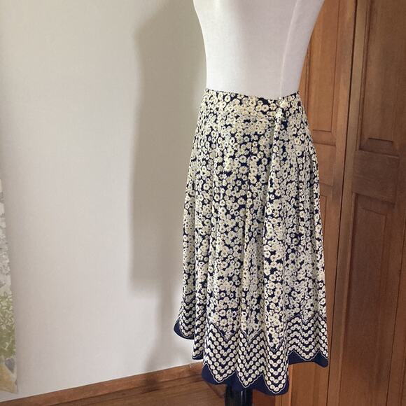 Talbots Daisy Print Chiffon Full Skirt, Size 6P - Picture 2 of 8